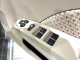 【電動格納ミラー】サイドミラーは電動格納式となっており、狭い駐車場でもキズがつくリスクを抑えられます。