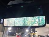 【デジタルインナーミラー】後席の大きな荷物や同乗者で後方が確認しづらい時でも安心!カメラが撮影した車両後方の映像をルームミラー内に表示。クリアな視界で状況の確認が可能です!