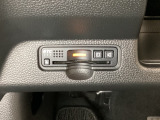 ハンドルの左下にETCがついています。高速道路の料金所の通過も楽々です。 カードの取り出しもしやすい場所についています。