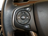 【ステアリングリモコン】ステアリングにオーディオ調節可能なスイッチが装備されていますので運転中でも視線をそらさずにオーディオの調節が可能です!