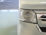 LEDヘッドライトは、点灯の瞬間から光量を発揮し、突然暗くなるトンネルなどでの安定感を高めます。