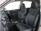 長時間の運転も疲れにくいフロントシート!体をしっかり支えてくれて運転がしやすい形状です!!