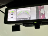 ルームミラーにクリヤーなカメラ映像で後方視界サポート!車両周囲安全確認にも役立つ、アラウンドビューモニター映像 スマート・ルームミラー装備!