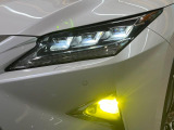 【LEDヘッドライト】悪天候や夜間走行時も良好な視界を確保し安心して運転できる高輝度LEDヘッドライトを装備!点灯速度が早く、消費電力も抑えられています。