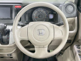 インテリアに合わせたデザインのステアリングは、運転される方のことも考え、運転しやすい形状、大きさです。是非一度、実際に触ってお確かめください。