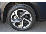 純正18インチアルミホイル/タイヤサイズは225/55R18です