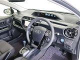 高いホールド性で運転姿勢が安定します。長距離ドライブでも疲れにくいのが魅力です。快適なドライビングライフをお送りください♪