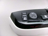 ドアミラーの鏡面の調節、格納は運転席からすべて操作できます!