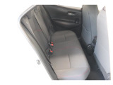 後席シートは分割可倒式。乗せる荷物や乗車人数に合わせて片側ずつ倒すことが出来ます。