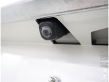 バックカメラが付いているので後方確認が非常にしやすいです。今や運転初心者も熟練者も必須装備!ついていて損はないですね♪