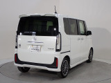 プライバシーガラスが装備されています。外を見るときには気にならずに、後方車両からは車内が見えにくい設計です、周りを気にせず、快適に運転できますよ。