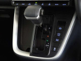 電動パーキングブレーキ・ブレーキホールドを装備してます。ホールド機能は信号待ちが多い一般道で疲労軽減になり、大好評です!