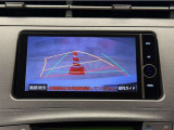 バックガイドモニター付きです。車の後方に小型カメラが付いており、バックする際の後方の様子をモニター上に表示します。