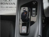 電子制御パーキングブレーキ搭載で指一本で簡単に操作することができます。