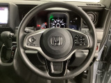 ハンドルにHondaセンシング系のクルーズコントロールやレーンキープアシストなどのスイッチと、オーディオの操作スイッチが装備されています。ハンドルから手を離さず安全に操作できます。