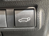 【パワーバックドア】スマートキーや運転席のボタンを押すだけでリアゲートが自動で開閉します!荷物を持っている時や、高い位置にあるバックドアを閉める際に便利な機能です♪
