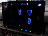 CD、DVD、Bluetooth、AM、FM、AUX、スマートフォン接続ができます。