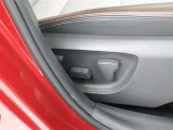 パワーシートを装備!シート位置や部分の細かな調整ができるのも魅力の一つです!!