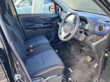 運転席からの視界が左右に広く隅々まではっきりと見渡せます。前方確認がしやすいので安心して運転できますね。