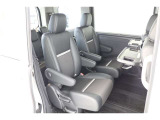 ■車内クリーニング■専門スタッフが見えないところまで徹底洗浄!車内のニオイもリフレッシュ!目に見えないところまで美しくがモットーです。だから、当店の中古車は内装にも自信があります!