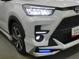 LEDヘッドライトです。デザイン性がよくとても明るいので、夜間の走行や悪天候でも安心です。しかも長寿命!