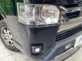 【LEDヘッドライト】悪天候や夜間走行時も良好な視界を確保し安心して運転できる高輝度LEDヘッドライトを装備!点灯速度が早く、消費電力も抑えられています。