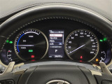 【メーターまわり】ドライバーから見やすい位置にあって安全運転に寄与します。マルチインフォメーションディスプレイでは、クルマに関する情報の確認はもちろん、各種安全機能・装備のON/OFFも設定可能。
