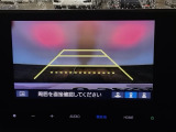 【バックカメラ】運転が苦手な方も車庫入れラクラクです!ギアをリバースに入れれば自動的に切り換わりますので、面倒な操作は不要です♪狭い駐車場もお車を傷つけず安心ですね!