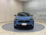 お車購入のポイントとなるフロントマスクです!シャープな目つきが印象的なデザインのヘッドランプです。