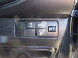 パーキングセンサーや横滑りを防ぐVSA等のスイッチ類は運転席の右側、手の届きやすい位置にあります。