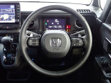 ハンドル左側にはオーディオ操作が出来るオーディオリモートコントロールスイッチ、右側にはHonda SENSINGとオートクルーズコントロールのスイッチを装備!