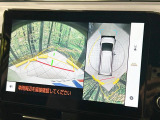 【パノラミックビューモニター】専用のカメラにより、上から見下ろしたような視点で360度クルマの周囲を確認することができます☆死角部分も確認しやすく、狭い場所での切り返しや駐車もスムーズに行えます。
