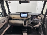 見通しの良い運転席回りとなっておりますので安心して運転をして頂けます!窓が大きいので明るく開放的な室内です