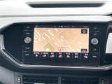 スマートフォン用アプリ[Apple CarPlay][Android Auto]対応の純正ナビ Discover Media を装備、ラジオのほか、USB、Bluetoothハンズフリー通話にも対応。
