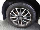 かっこいいホイールですね。 車のイメージを大きく左右するホイール部分はコダワリを持ちたいですね。