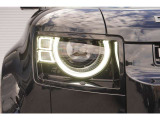 LEDシグネイチャー付きヘッドライトは高輝度・高視野角のLEDで、夜間でも安定した視界を確保し安全なドライブをサポートします。