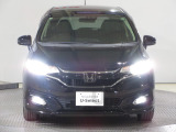 ハロゲンより明るく、より遠くまでさらなる安心感のあるLEDヘッドライトを採用。照射軸の上下方向を自動調整するオートレベリング機構、点灯忘れも防止できるオートライトコントロール機構付きです。