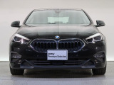【キドニーグリル】BMWの代名詞。一目見ただけでBMWであると認識できる確固たるアイコンとして存在感を放ちます。