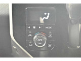 【オートエアコン】一度お好みの温度に設定すれば、車内の温度を検知し風量や温度を自動で調整。快適な車内空間には必須の機能です。