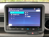 HondaCONNECT対応の便利なナビディスプレー。お持ちのスマートフォンと連携して、ナビやBluetoothでの音楽再生が可能です。デザインはもちろん、操作性も良好です。