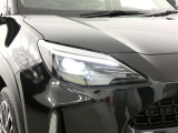 【LEDヘッドランプ】・・・消費電力の少ないLEDヘッドランプ。点灯してすぐに最大光量を発揮するのでトンネルなど周囲が急に暗くなった場合でも安心。