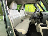 運転席シート廻りは使用感も少なく、良好な状態となっています。前オーナー様が丁寧に使っていたことがよくわかりますね。