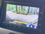 【バックカメラ】駐車時に後方がリアルタイム映像で確認できます。大型商業施設や立体駐車場での駐車時や、夜間のバック時に大活躍!運転スキルに関わらず、今や必須となった装備のひとつです!
