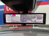 【インテリジェント ルームミラー】後方のカメラ映像をミラー面に映し出して。クリアな後方視界を確保します。
