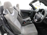 スタイリッシュな室内で運転もしやすいです♪使い勝手の良い配置も考えられています!!