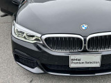また、BMW正規認定中古車は、エマージェンシーサービスが自動付帯。24時間365日、皆様のカーライフをサポート致します。確かな安心のうえで、「駆けぬける歓び」をご堪能ください。