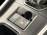 【電動パーキングブレーキ】パーキングブレーキは便利な電動式!ボタン一つで操作でき、アクセルを踏めば自動で解除されます♪レバーやペダルが無いので運転席廻りもすっきりしますね♪