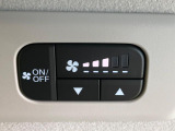 【リアクーラー】エアコンの風を後部座席まで届けてくれ、広い車内空間でも素早く快適な温度になります♪真夏や真冬に便利な機能です。