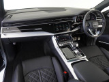 Audiのインテリアはエクステリア同様、優れたデザイン性とクオリティ、そして機能性を兼ね備えております。