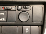 狭い駐車場で便利な電動格納ドアミラーが付いています。